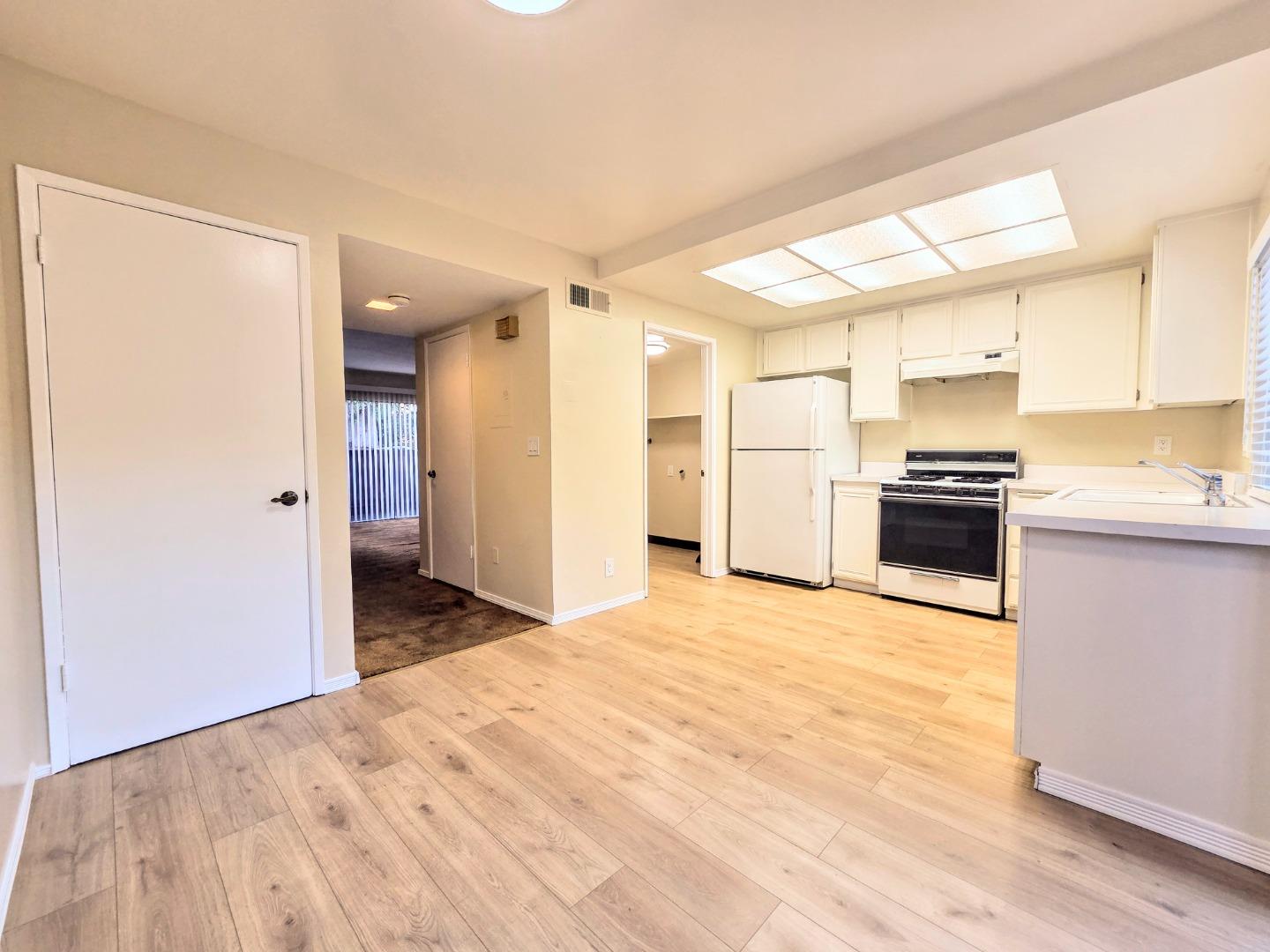 Detail Gallery Image 5 of 16 For 2324 Mossdale Way, San Jose,  CA 95133 - 2 Beds | 1/1 Baths