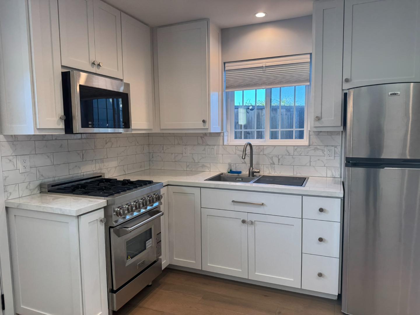 Detail Gallery Image 3 of 15 For 1500 Solana Dr Adu,  Belmont,  CA 94002 - 2 Beds | 1 Baths