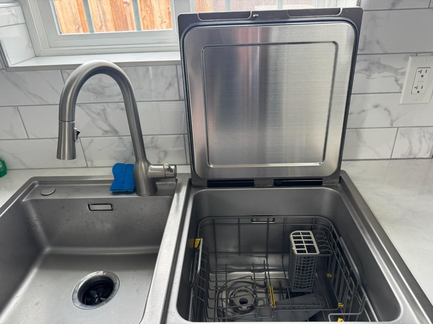 Detail Gallery Image 4 of 15 For 1500 Solana Dr Adu,  Belmont,  CA 94002 - 2 Beds | 1 Baths