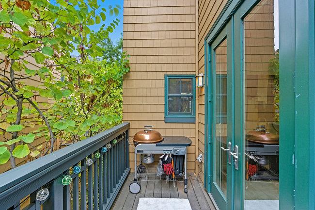 Detail Gallery Image 12 of 90 For 19 Loma Vista Ln, Belmont,  CA 94002 - 3 Beds | 2/1 Baths