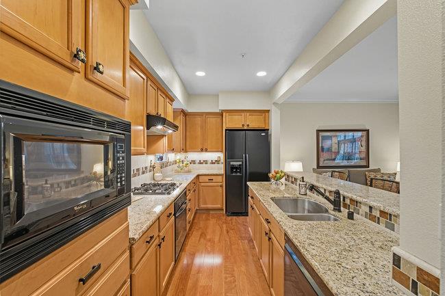 Detail Gallery Image 18 of 90 For 19 Loma Vista Ln, Belmont,  CA 94002 - 3 Beds | 2/1 Baths