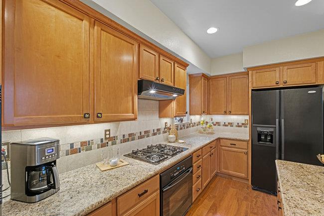 Detail Gallery Image 19 of 90 For 19 Loma Vista Ln, Belmont,  CA 94002 - 3 Beds | 2/1 Baths