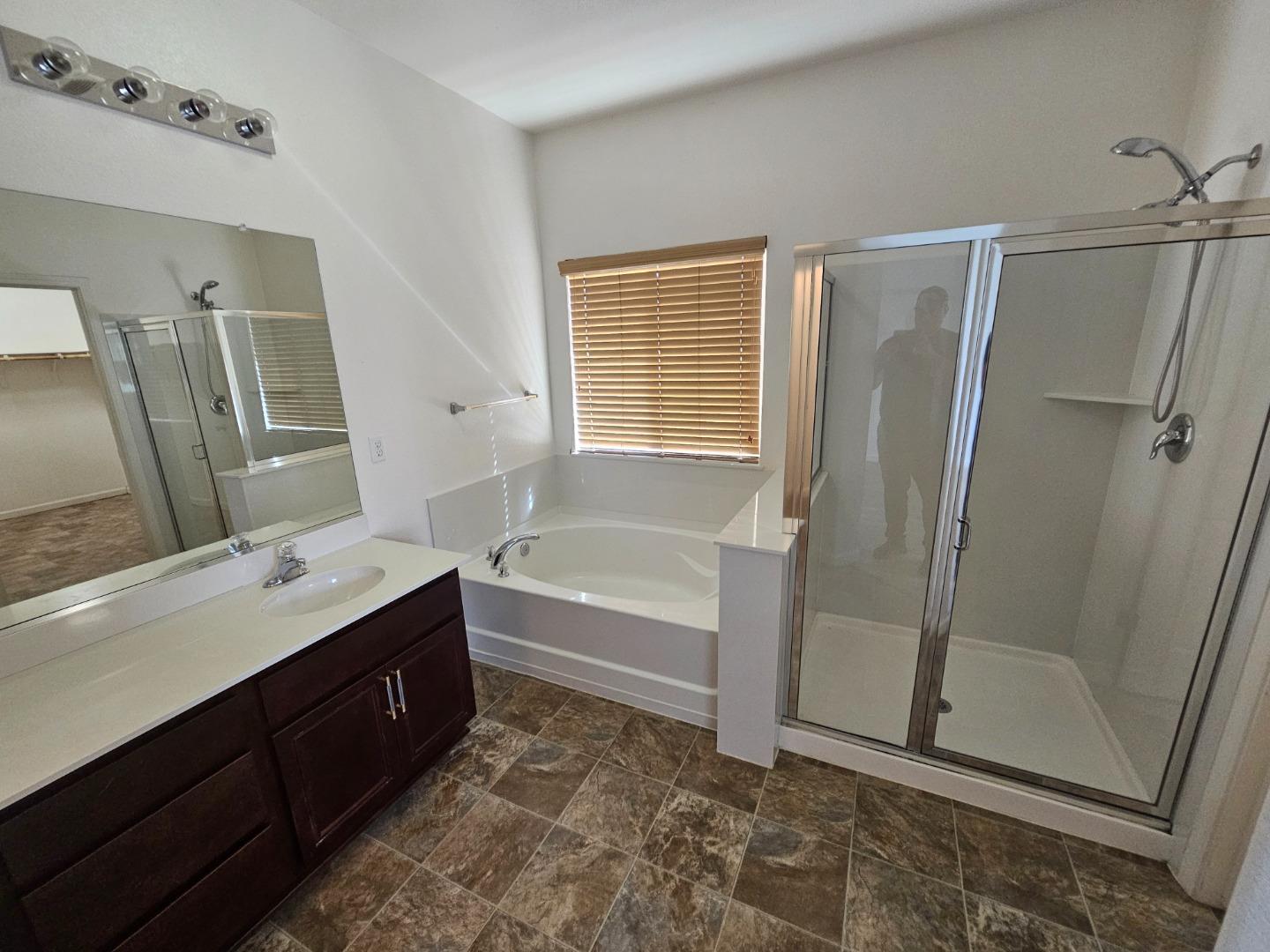 Detail Gallery Image 14 of 39 For 13721 Santa Lucia Dr, Gustine,  CA 95322 - 5 Beds | 3/1 Baths