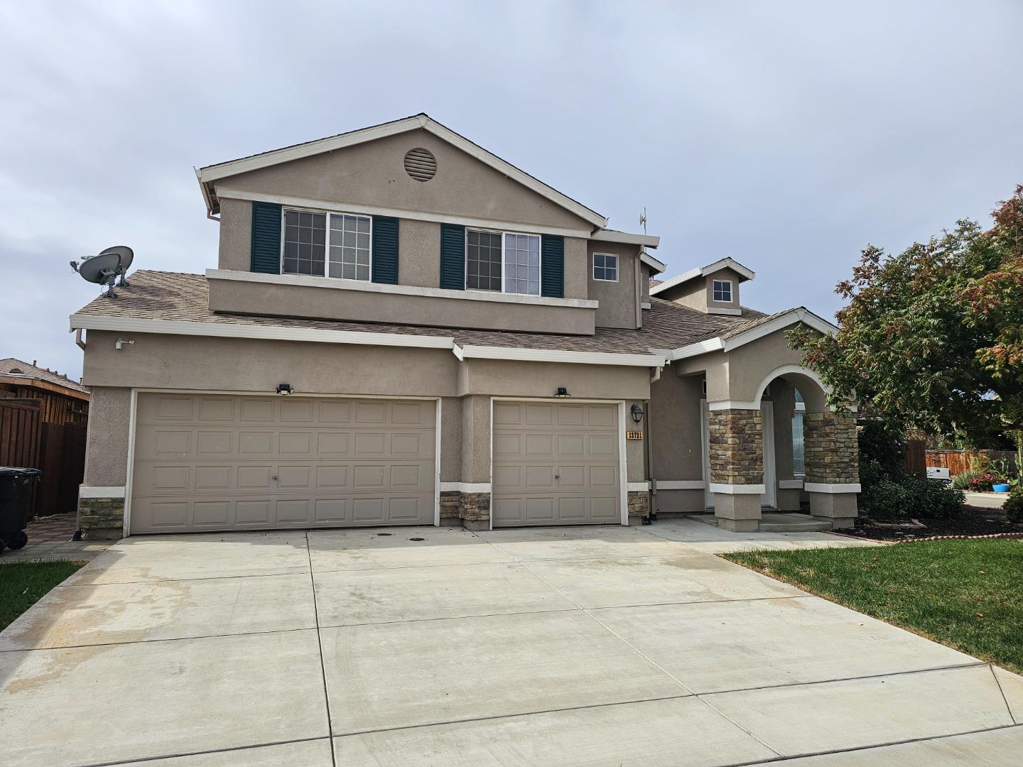 Detail Gallery Image 3 of 39 For 13721 Santa Lucia Dr, Gustine,  CA 95322 - 5 Beds | 3/1 Baths