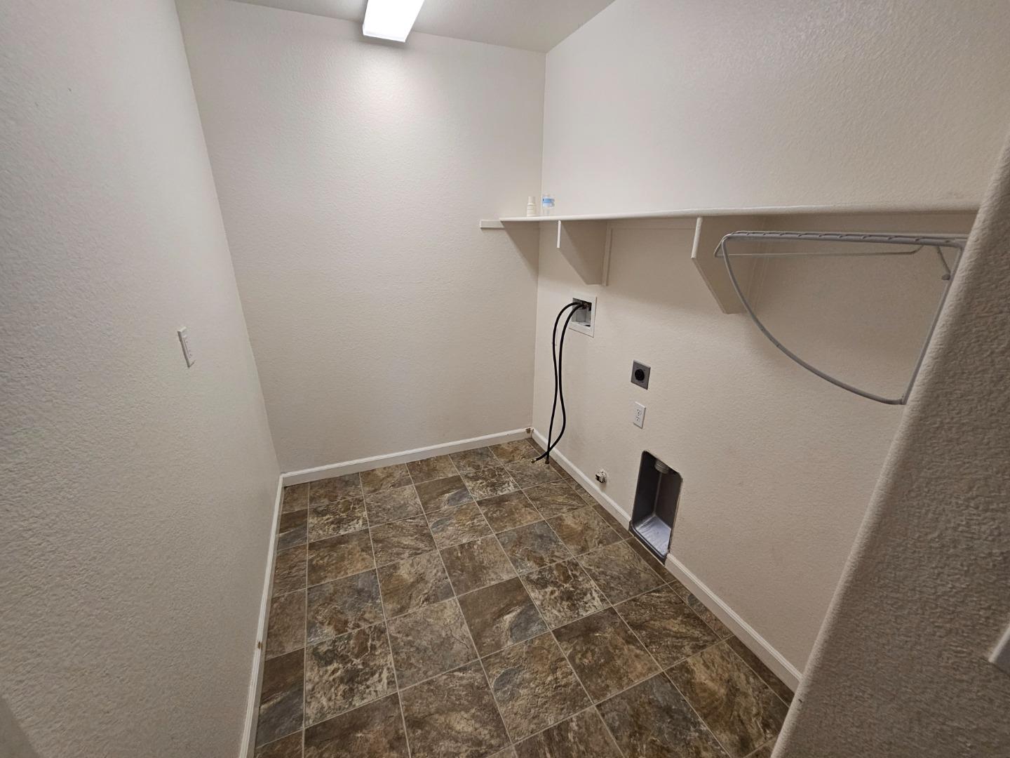 Detail Gallery Image 33 of 39 For 13721 Santa Lucia Dr, Gustine,  CA 95322 - 5 Beds | 3/1 Baths