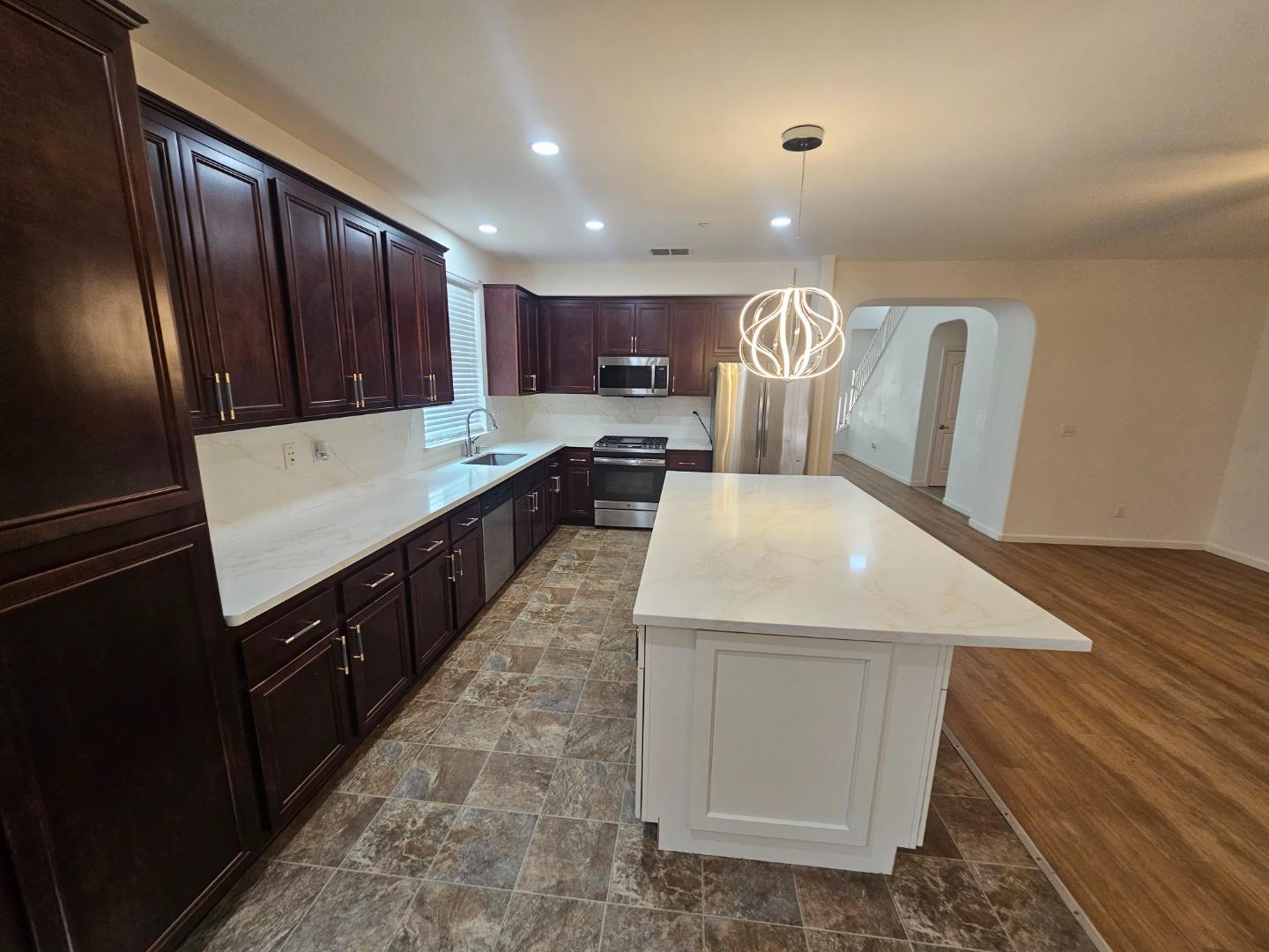 Detail Gallery Image 9 of 39 For 13721 Santa Lucia Dr, Gustine,  CA 95322 - 5 Beds | 3/1 Baths