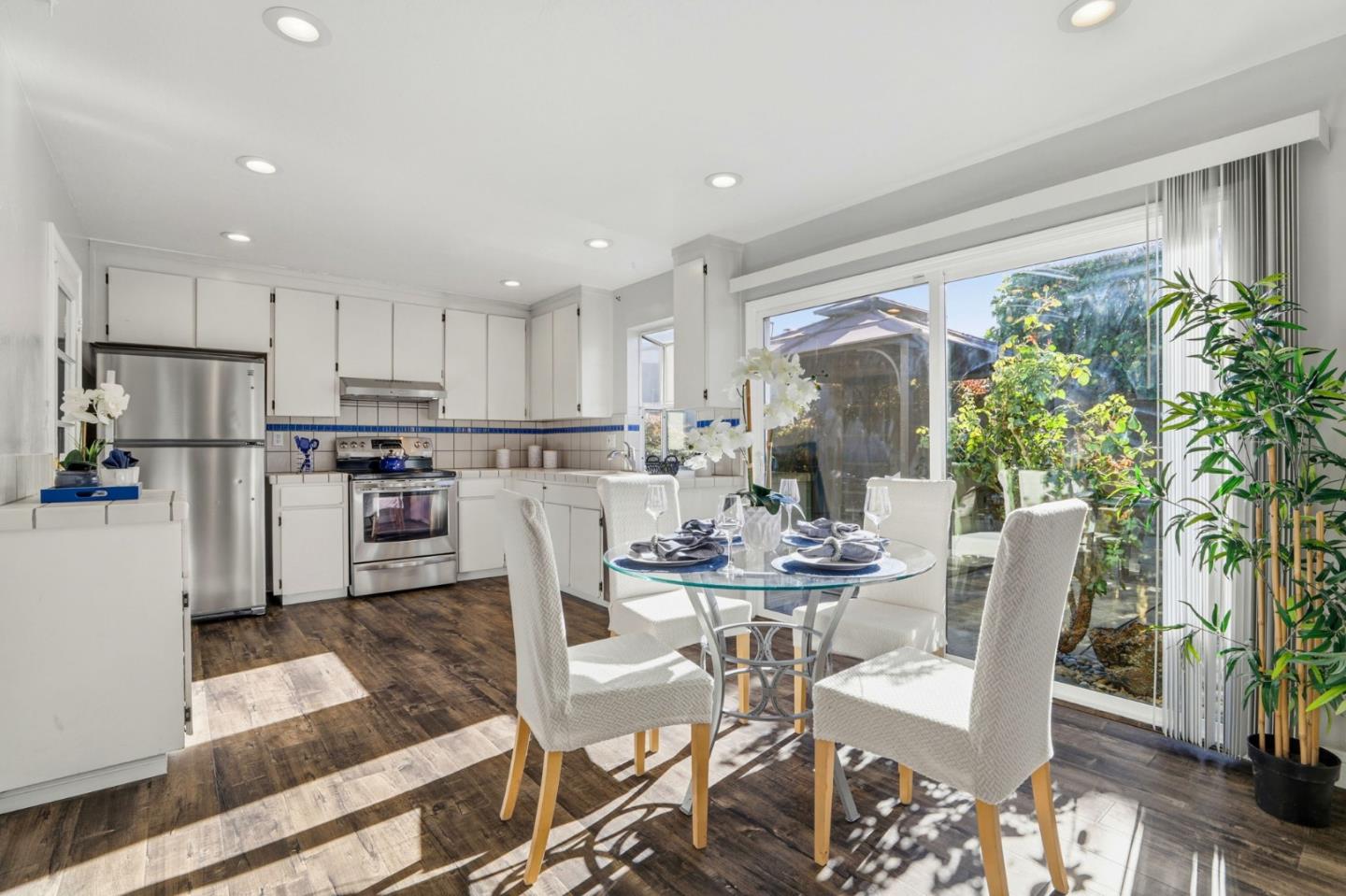 Detail Gallery Image 14 of 28 For 3815 Marfrance Dr, San Jose,  CA 95121 - 3 Beds | 2 Baths