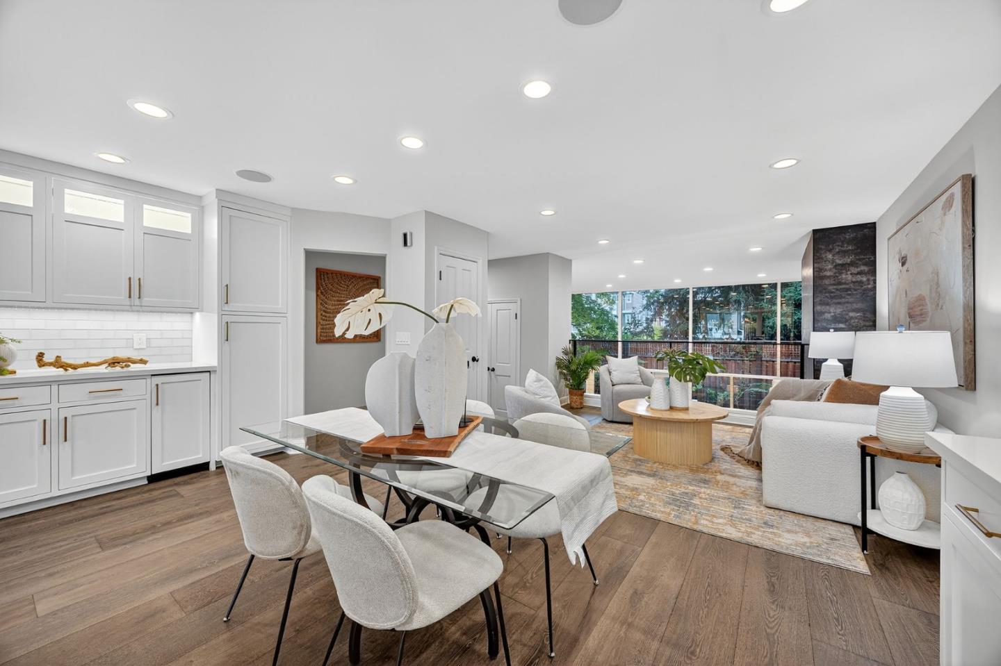 Detail Gallery Image 14 of 65 For 170 Stone Pine Ln, Menlo Park,  CA 94025 - 3 Beds | 2/1 Baths