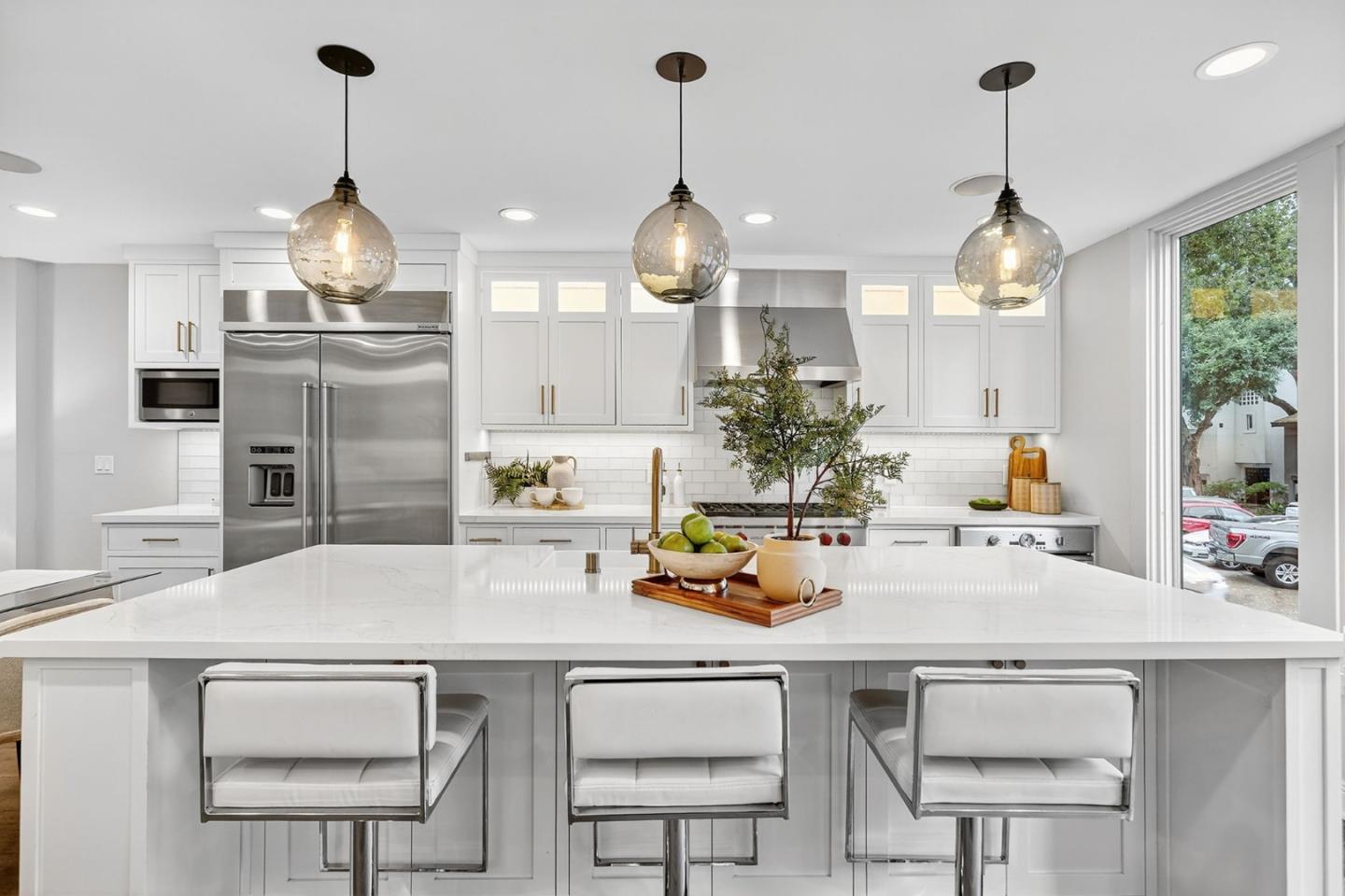 Detail Gallery Image 18 of 65 For 170 Stone Pine Ln, Menlo Park,  CA 94025 - 3 Beds | 2/1 Baths