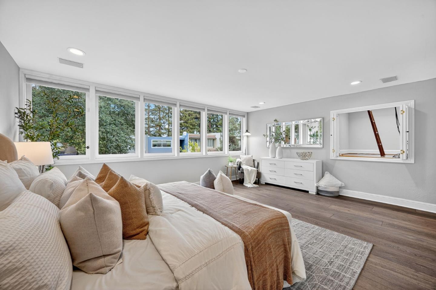 Detail Gallery Image 27 of 65 For 170 Stone Pine Ln, Menlo Park,  CA 94025 - 3 Beds | 2/1 Baths