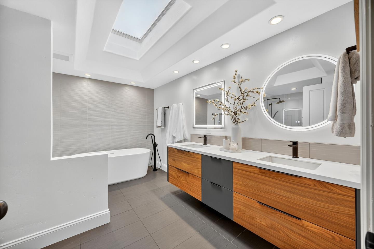 Detail Gallery Image 28 of 65 For 170 Stone Pine Ln, Menlo Park,  CA 94025 - 3 Beds | 2/1 Baths