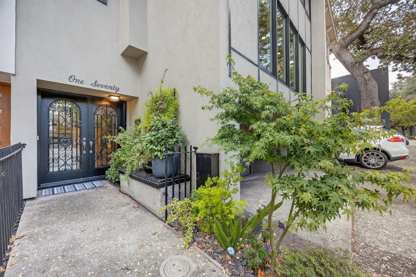 Detail Gallery Image 3 of 65 For 170 Stone Pine Ln, Menlo Park,  CA 94025 - 3 Beds | 2/1 Baths