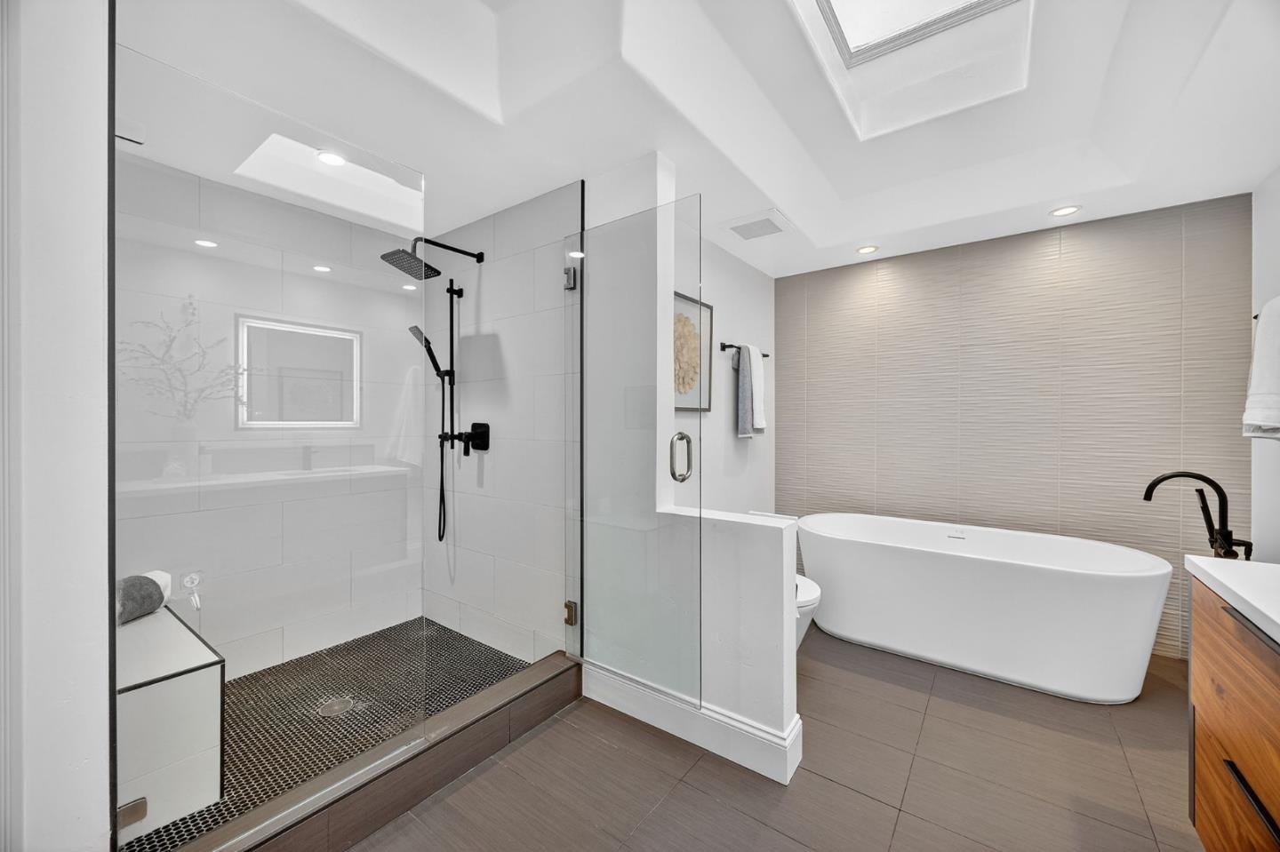 Detail Gallery Image 30 of 65 For 170 Stone Pine Ln, Menlo Park,  CA 94025 - 3 Beds | 2/1 Baths