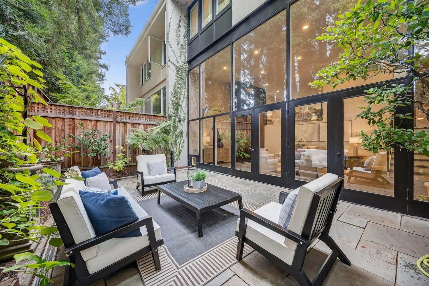 Detail Gallery Image 41 of 65 For 170 Stone Pine Ln, Menlo Park,  CA 94025 - 3 Beds | 2/1 Baths