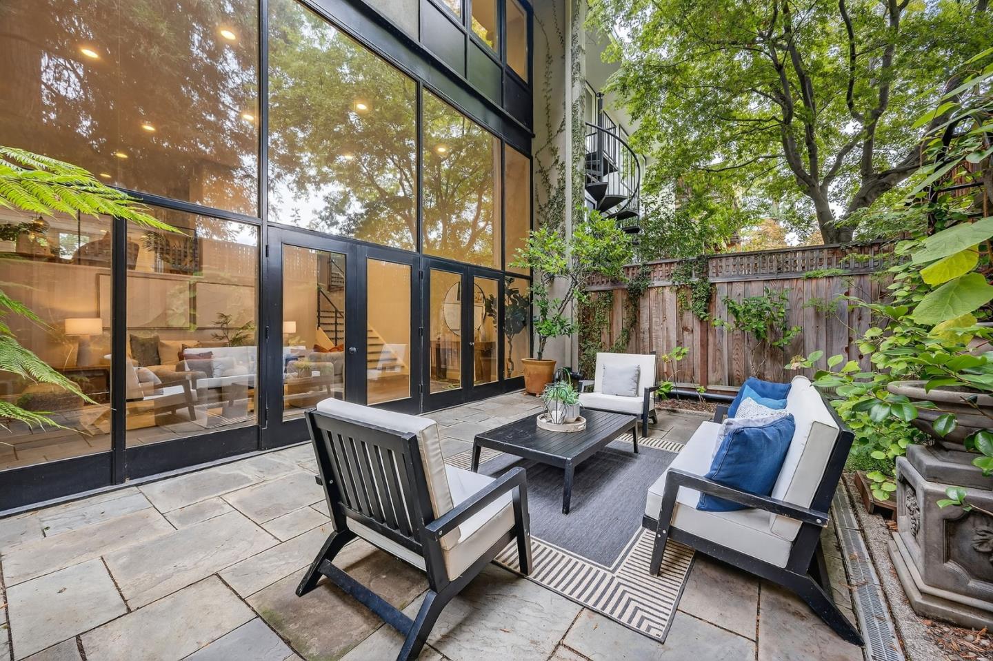 Detail Gallery Image 42 of 65 For 170 Stone Pine Ln, Menlo Park,  CA 94025 - 3 Beds | 2/1 Baths