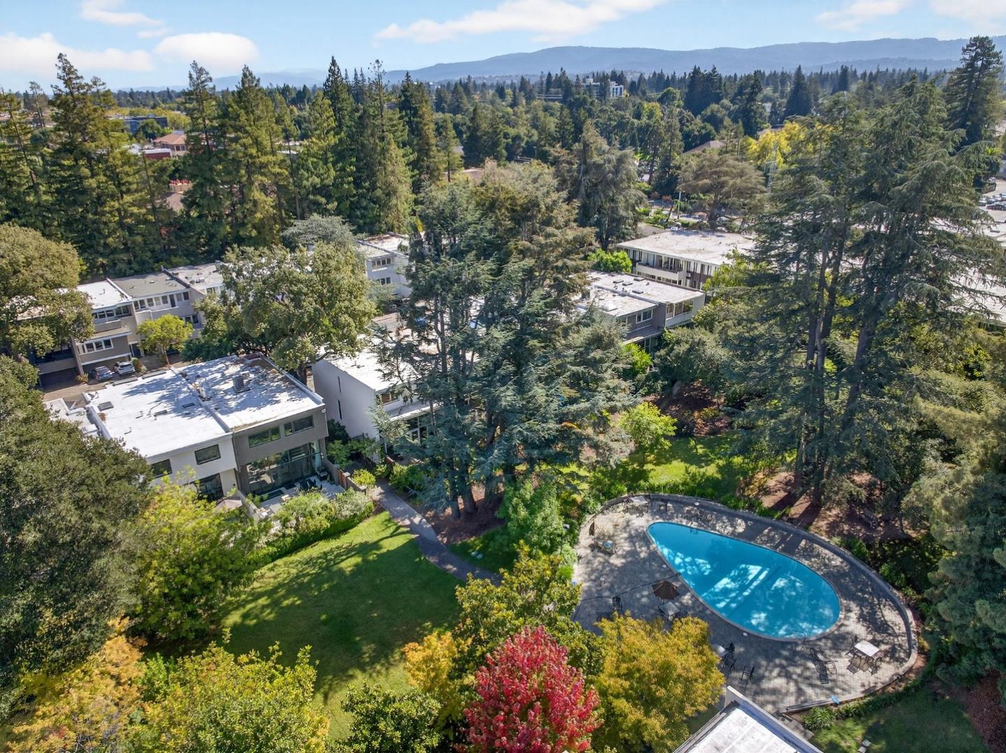 Detail Gallery Image 51 of 65 For 170 Stone Pine Ln, Menlo Park,  CA 94025 - 3 Beds | 2/1 Baths