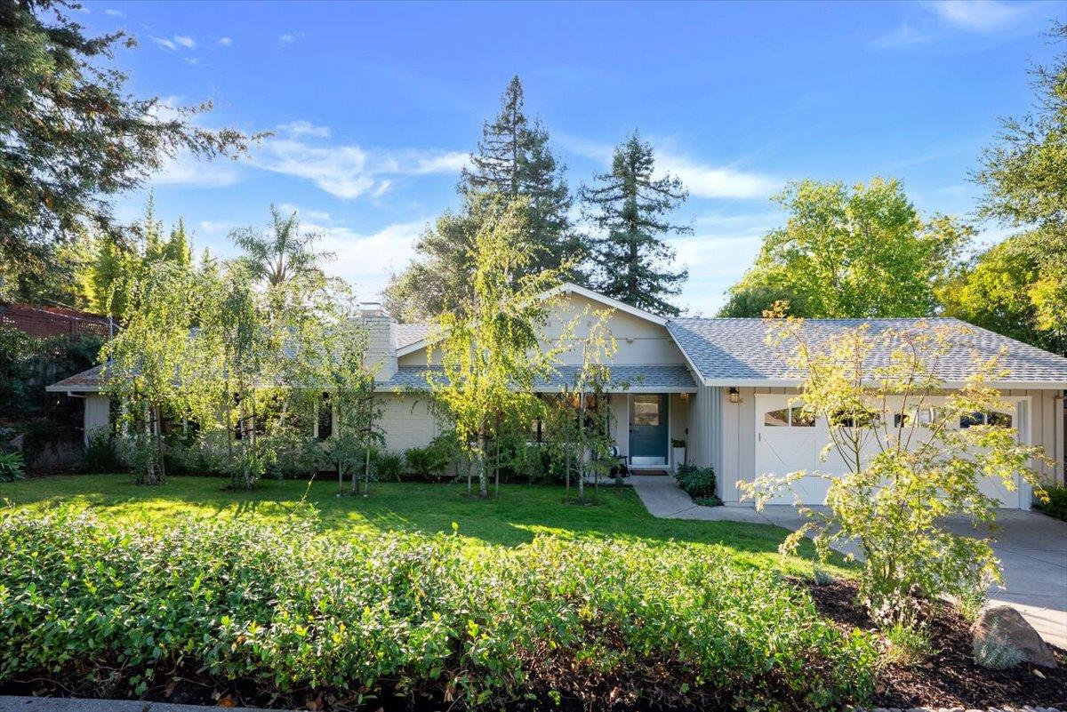 Detail Gallery Image 3 of 51 For 630 La Mesa Dr, Portola Valley,  CA 94028 - 4 Beds | 3 Baths