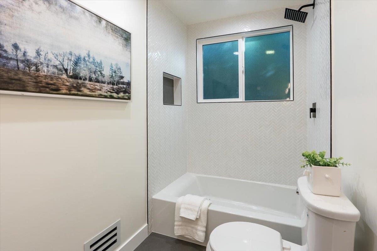 Detail Gallery Image 35 of 51 For 630 La Mesa Dr, Portola Valley,  CA 94028 - 4 Beds | 3 Baths