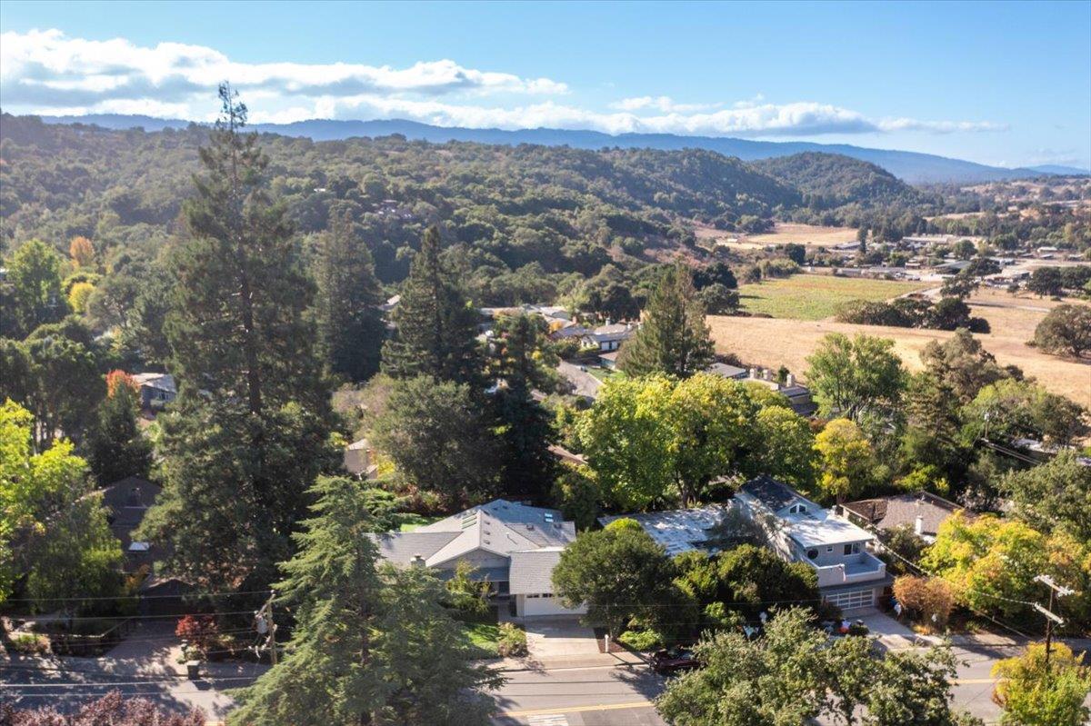 Detail Gallery Image 48 of 51 For 630 La Mesa Dr, Portola Valley,  CA 94028 - 4 Beds | 3 Baths