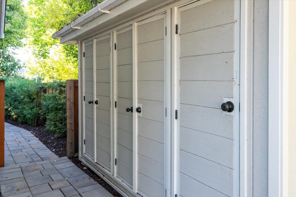 Detail Gallery Image 49 of 51 For 630 La Mesa Dr, Portola Valley,  CA 94028 - 4 Beds | 3 Baths