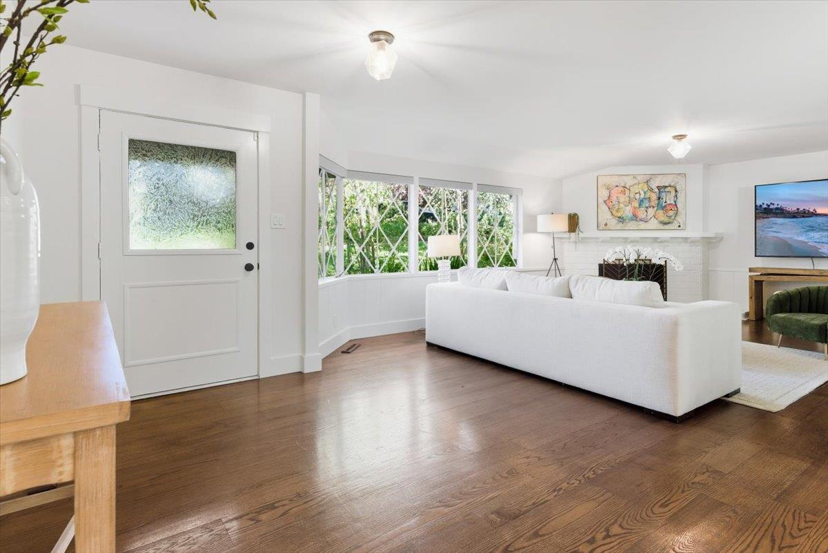 Detail Gallery Image 5 of 51 For 630 La Mesa Dr, Portola Valley,  CA 94028 - 4 Beds | 3 Baths