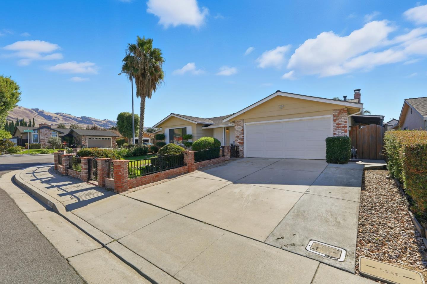 Detail Gallery Image 3 of 37 For 3368 Thrift Pl, San Jose,  CA 95148 - 4 Beds | 2 Baths