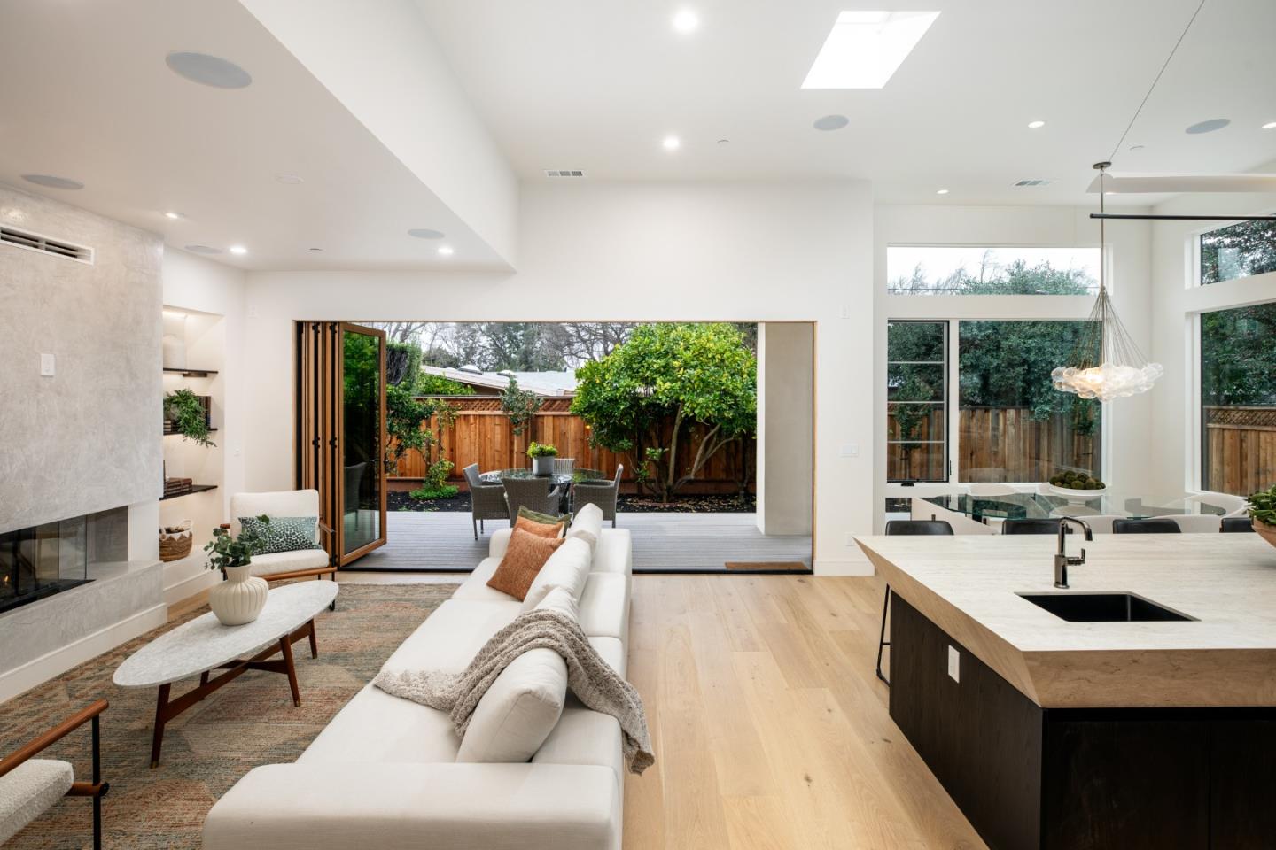 Detail Gallery Image 10 of 45 For 3413 Ross Rd, Palo Alto,  CA 94303 - 5 Beds | 5 Baths