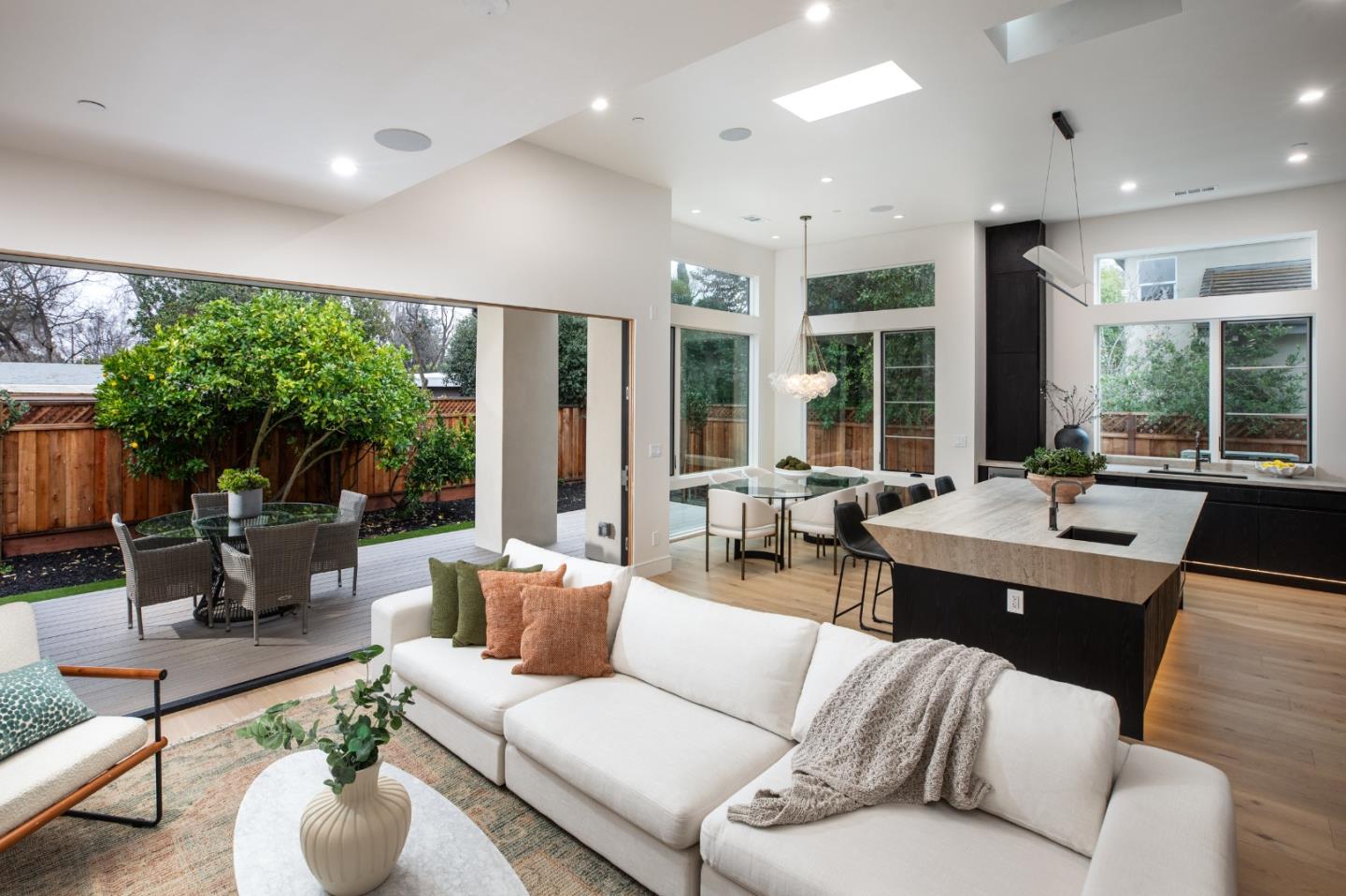 Detail Gallery Image 13 of 45 For 3413 Ross Rd, Palo Alto,  CA 94303 - 5 Beds | 5 Baths