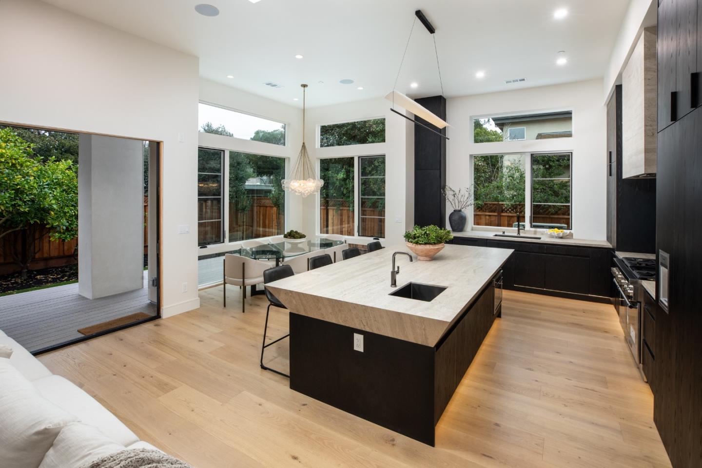 Detail Gallery Image 14 of 45 For 3413 Ross Rd, Palo Alto,  CA 94303 - 5 Beds | 5 Baths