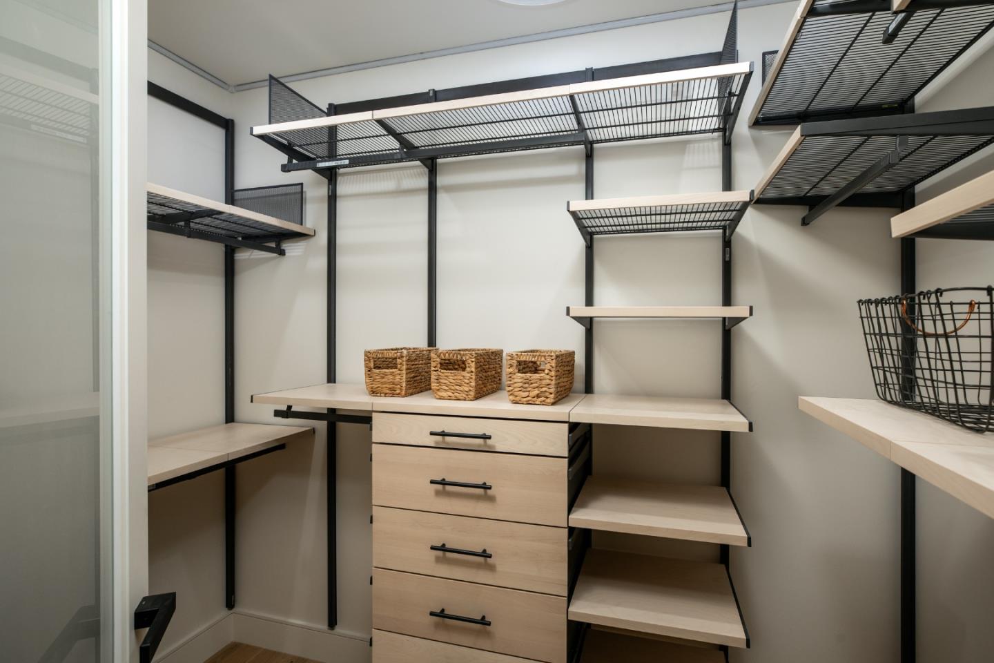 Detail Gallery Image 30 of 45 For 3413 Ross Rd, Palo Alto,  CA 94303 - 5 Beds | 5 Baths