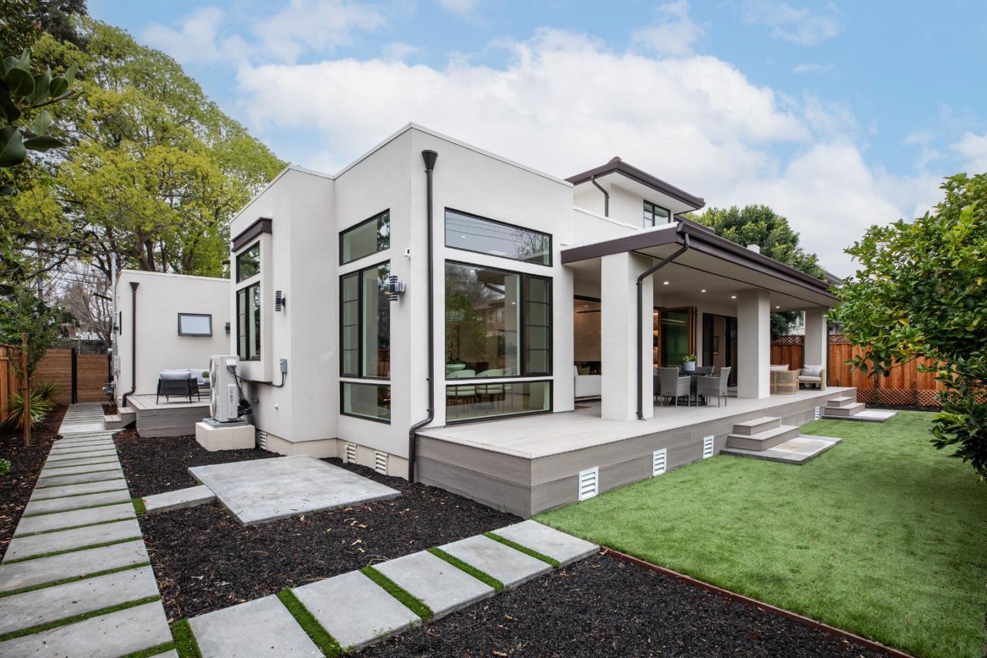 Detail Gallery Image 44 of 45 For 3413 Ross Rd, Palo Alto,  CA 94303 - 5 Beds | 5 Baths