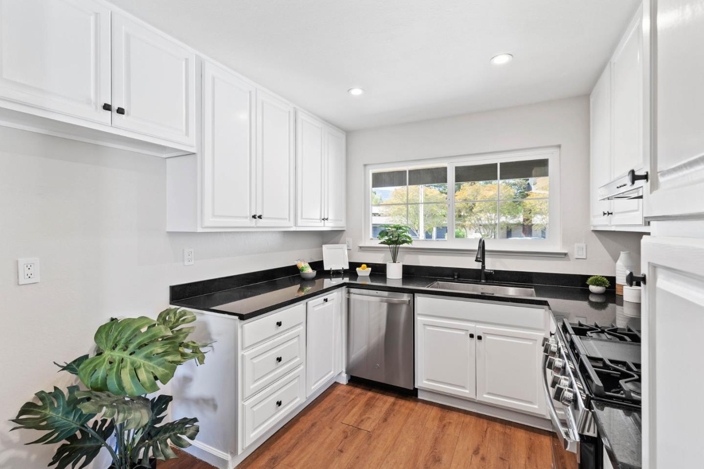 Detail Gallery Image 10 of 41 For 8190 Westwood Dr, Gilroy,  CA 95020 - 4 Beds | 2 Baths