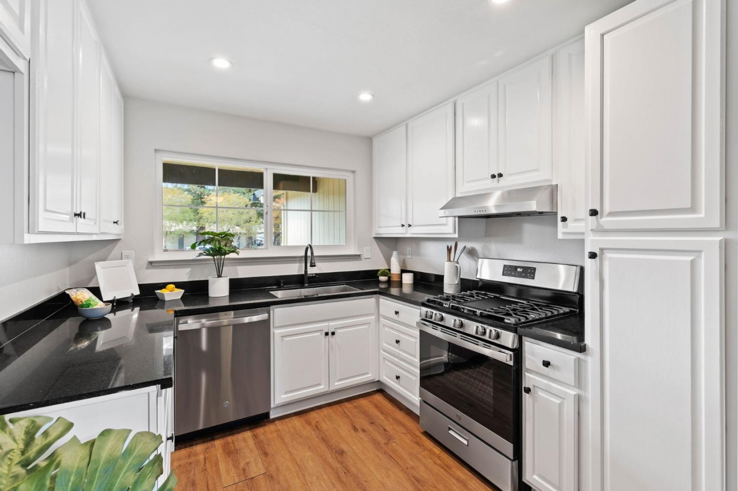 Detail Gallery Image 8 of 41 For 8190 Westwood Dr, Gilroy,  CA 95020 - 4 Beds | 2 Baths