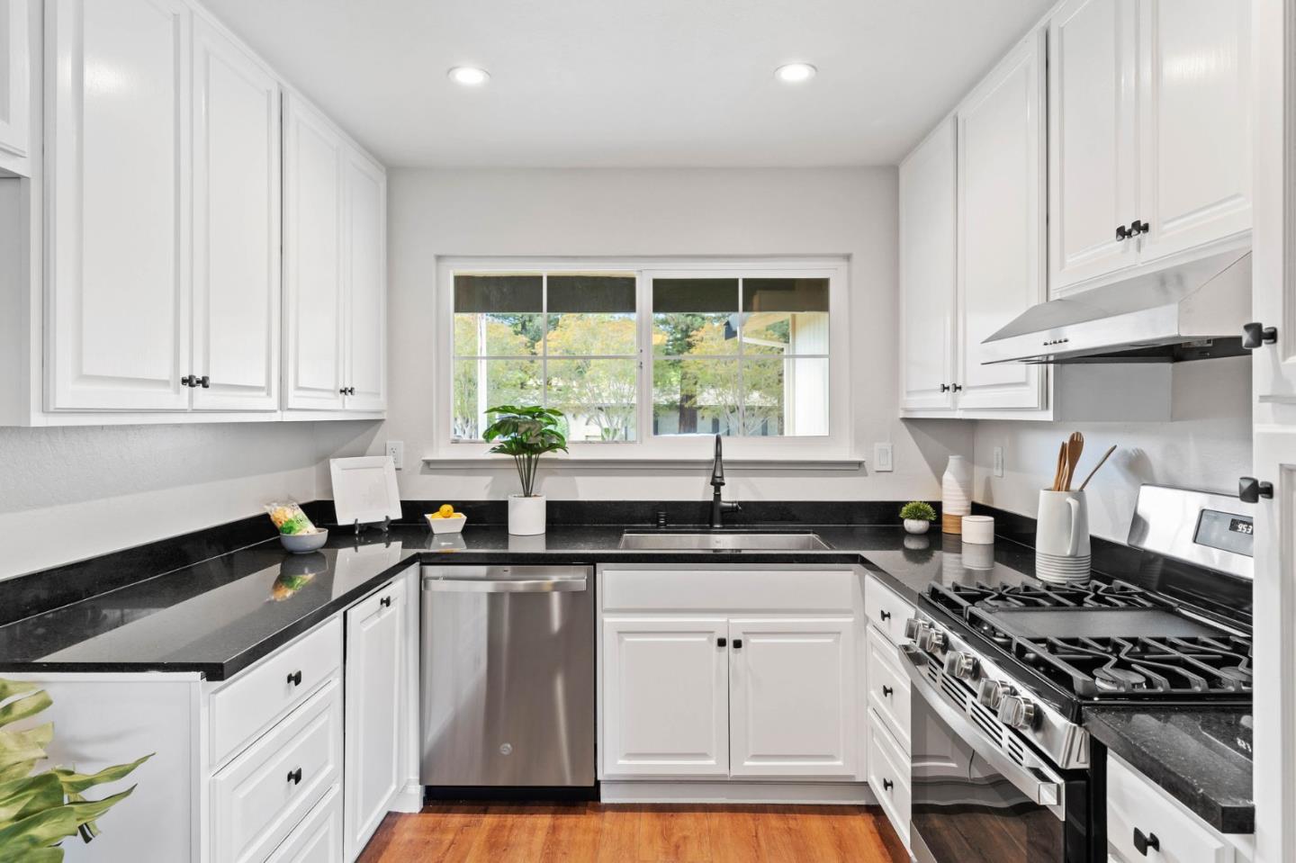 Detail Gallery Image 9 of 41 For 8190 Westwood Dr, Gilroy,  CA 95020 - 4 Beds | 2 Baths