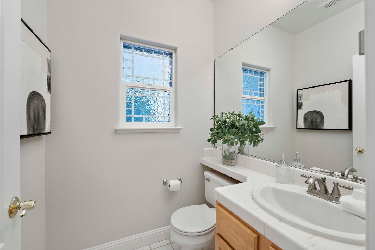 Detail Gallery Image 12 of 41 For 181 Pierce Ave, San Jose,  CA 95110 - 3 Beds | 2/1 Baths