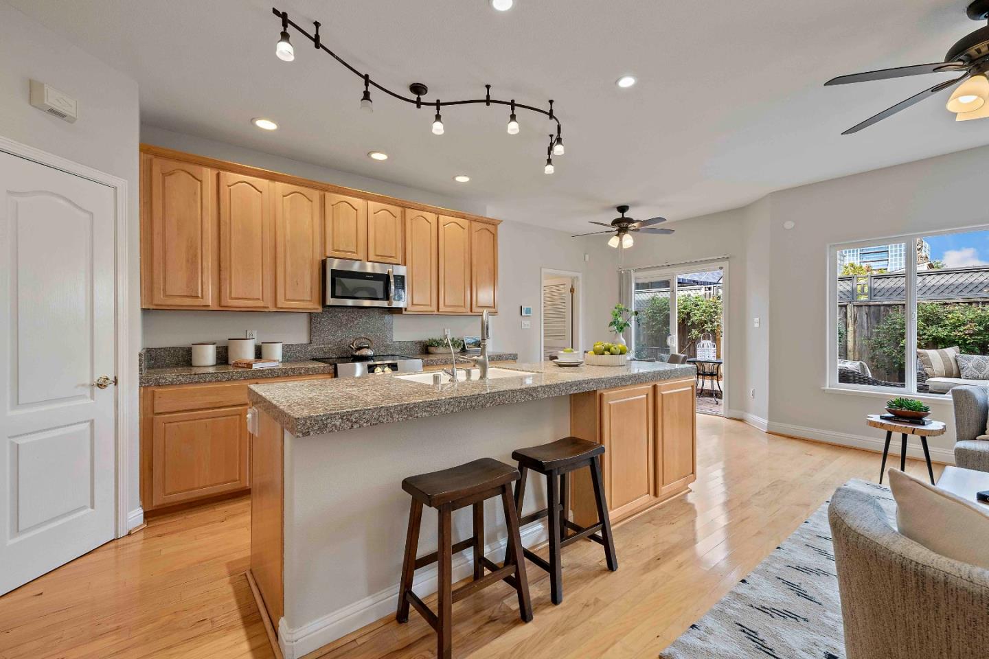 Detail Gallery Image 14 of 41 For 181 Pierce Ave, San Jose,  CA 95110 - 3 Beds | 2/1 Baths