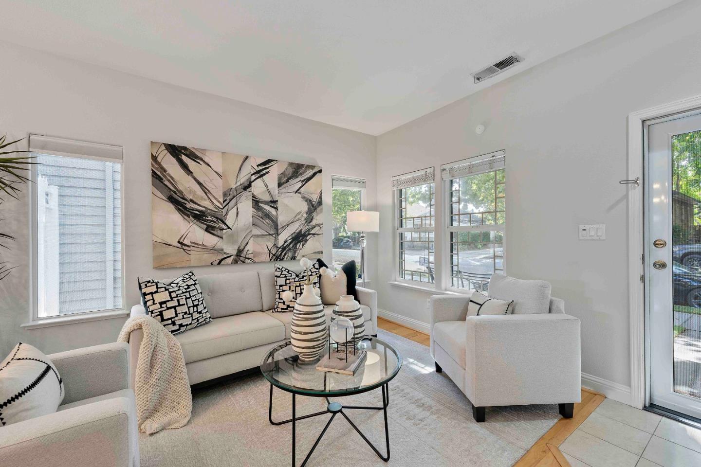 Detail Gallery Image 7 of 41 For 181 Pierce Ave, San Jose,  CA 95110 - 3 Beds | 2/1 Baths