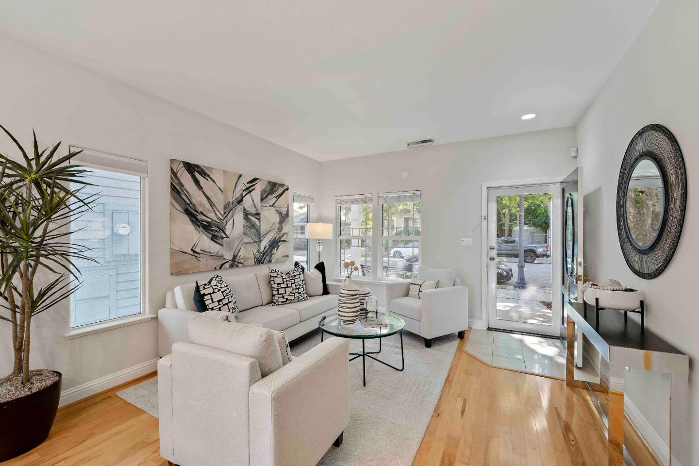 Detail Gallery Image 8 of 41 For 181 Pierce Ave, San Jose,  CA 95110 - 3 Beds | 2/1 Baths