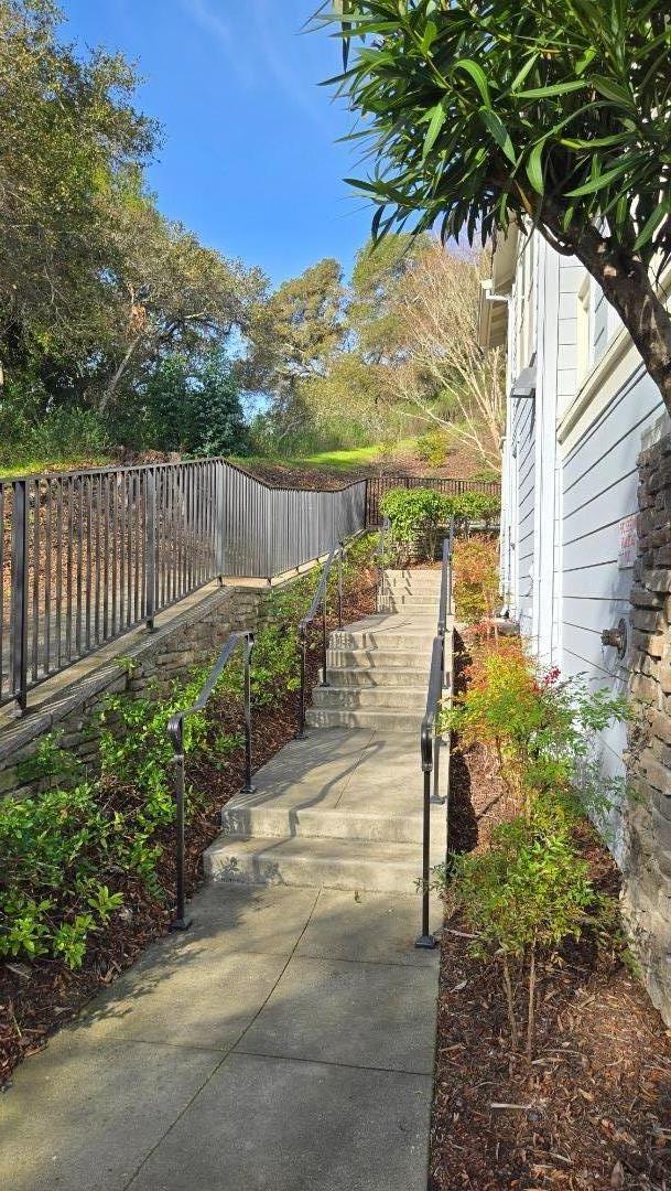 Detail Gallery Image 4 of 4 For 1100 Live Oak Way #1104,  Belmont,  CA 94002 - 2 Beds | 2/1 Baths