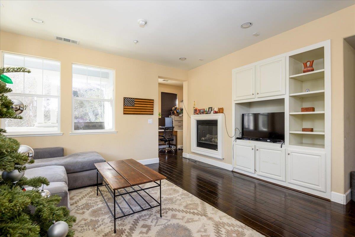 Detail Gallery Image 5 of 11 For 1100 Live Oak Way #1104,  Belmont,  CA 94002 - 2 Beds | 2/1 Baths