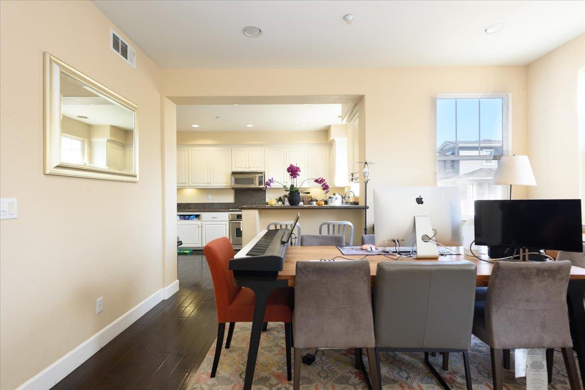Detail Gallery Image 7 of 11 For 1100 Live Oak Way #1104,  Belmont,  CA 94002 - 2 Beds | 2/1 Baths