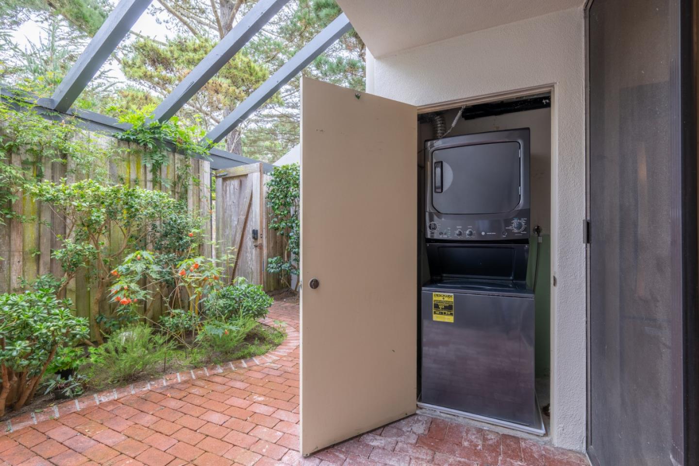 Detail Gallery Image 15 of 31 For 3600 High Meadow Dr #9,  Carmel,  CA 93923 - 2 Beds | 2 Baths