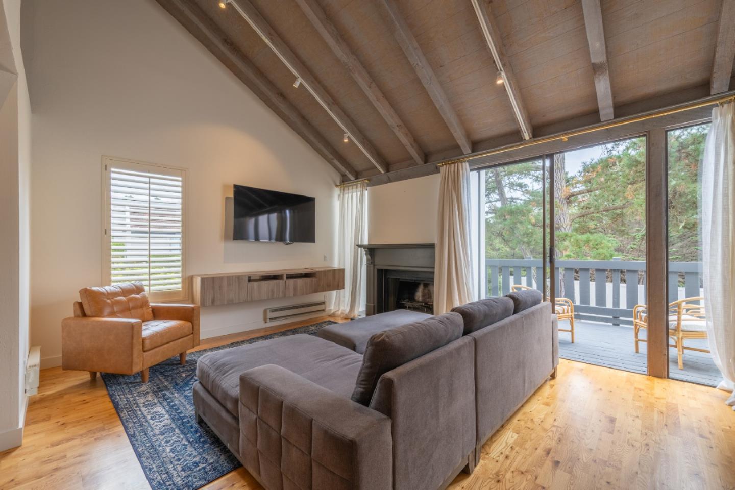 Detail Gallery Image 5 of 31 For 3600 High Meadow Dr #9,  Carmel,  CA 93923 - 2 Beds | 2 Baths