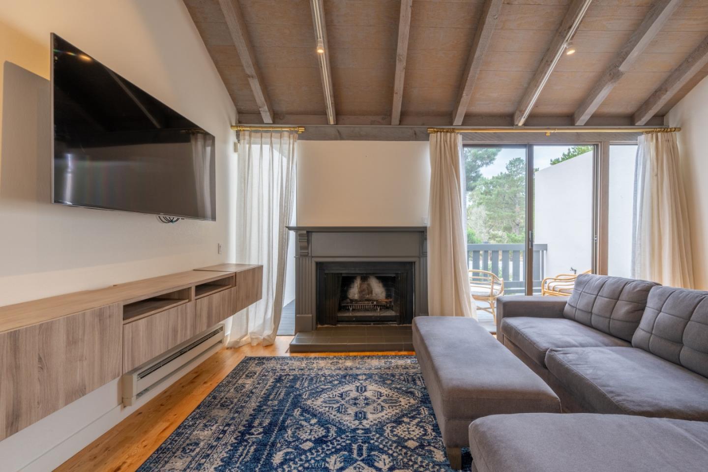 Detail Gallery Image 7 of 31 For 3600 High Meadow Dr #9,  Carmel,  CA 93923 - 2 Beds | 2 Baths