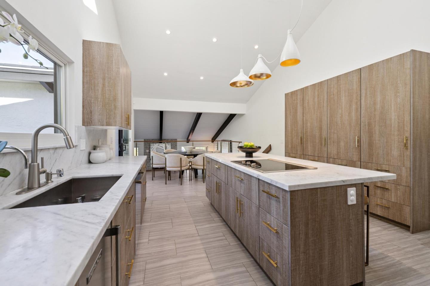 Detail Gallery Image 13 of 44 For 6 Friars Ln, Woodside,  CA 94062 - 4 Beds | 2/2 Baths