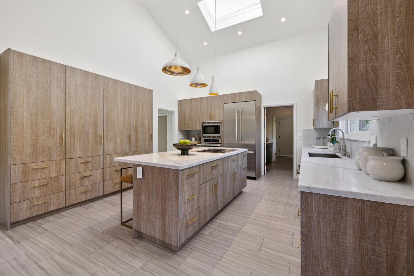 Detail Gallery Image 14 of 44 For 6 Friars Ln, Woodside,  CA 94062 - 4 Beds | 2/2 Baths