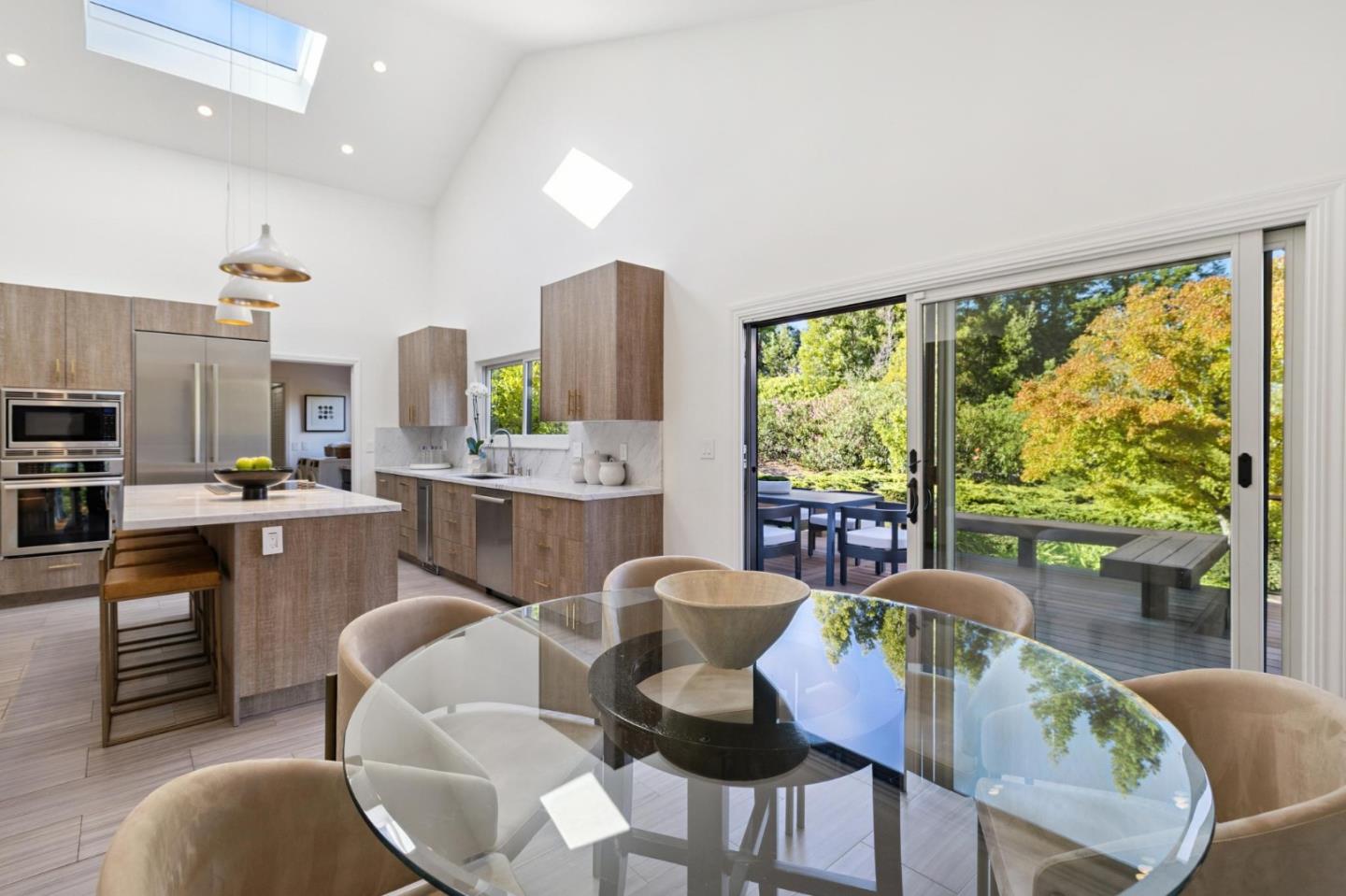 Detail Gallery Image 15 of 44 For 6 Friars Ln, Woodside,  CA 94062 - 4 Beds | 2/2 Baths