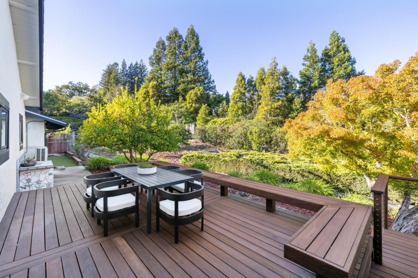 Detail Gallery Image 17 of 44 For 6 Friars Ln, Woodside,  CA 94062 - 4 Beds | 2/2 Baths