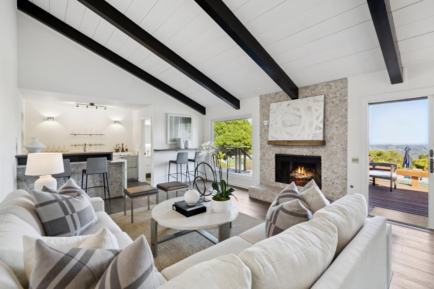 Detail Gallery Image 18 of 44 For 6 Friars Ln, Woodside,  CA 94062 - 4 Beds | 2/2 Baths