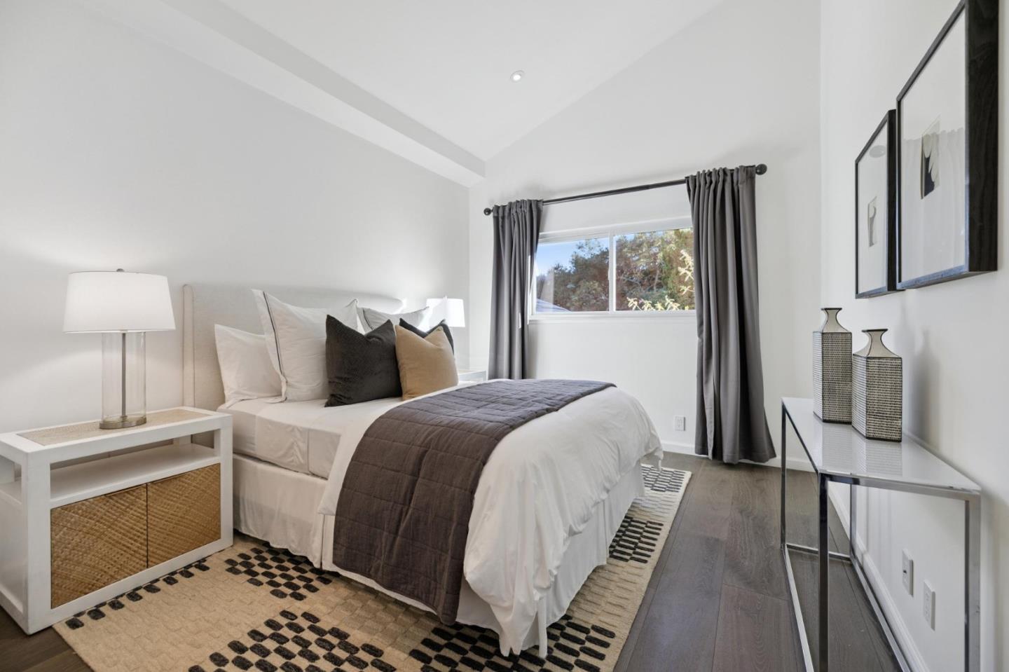 Detail Gallery Image 24 of 44 For 6 Friars Ln, Woodside,  CA 94062 - 4 Beds | 2/2 Baths